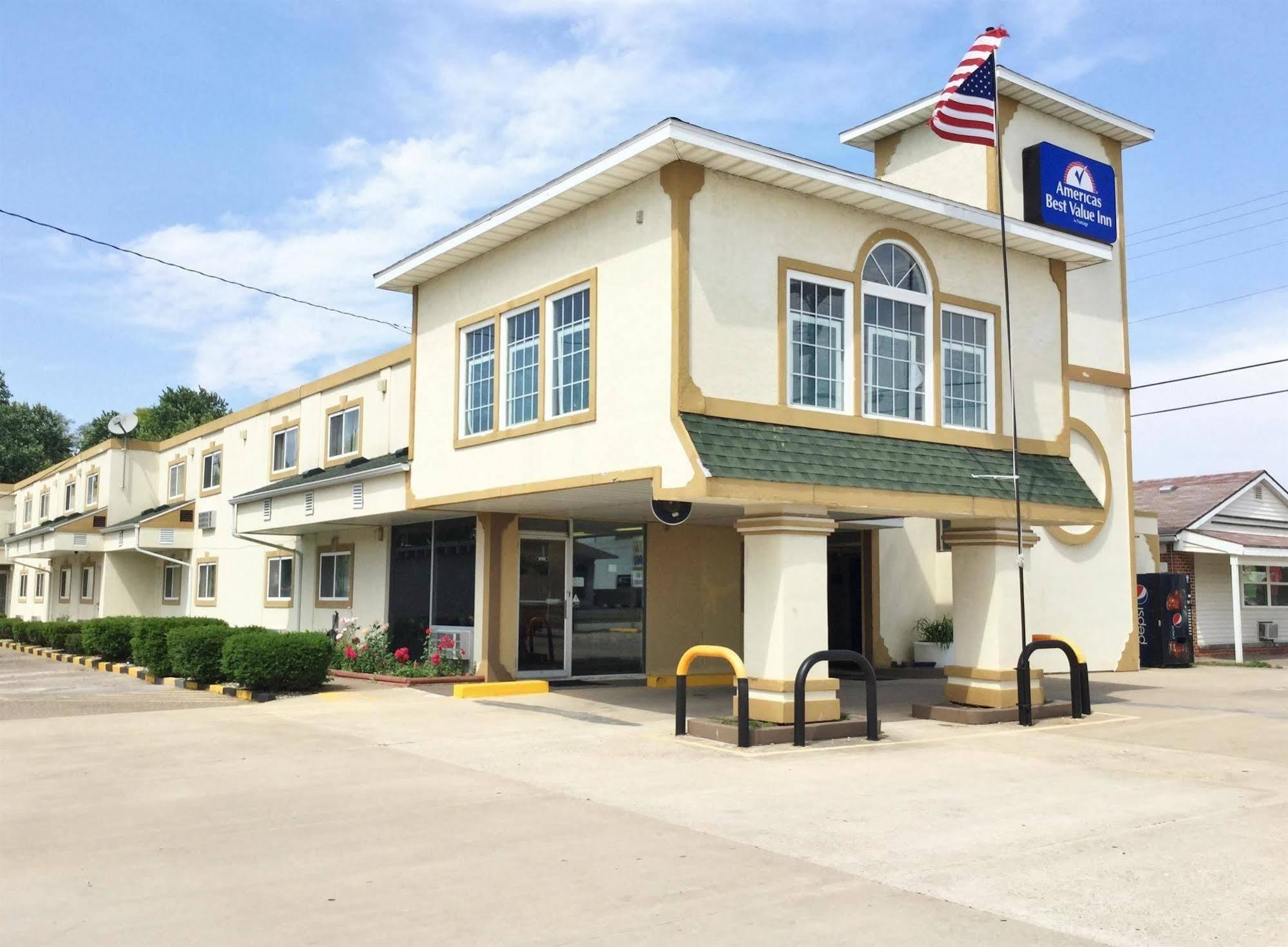 Americas Best Value Inn Macomb Екстер'єр фото