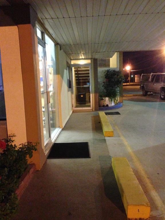 Americas Best Value Inn Macomb Екстер'єр фото