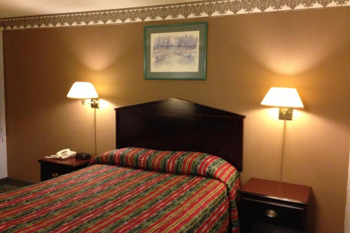 Americas Best Value Inn Macomb Екстер'єр фото
