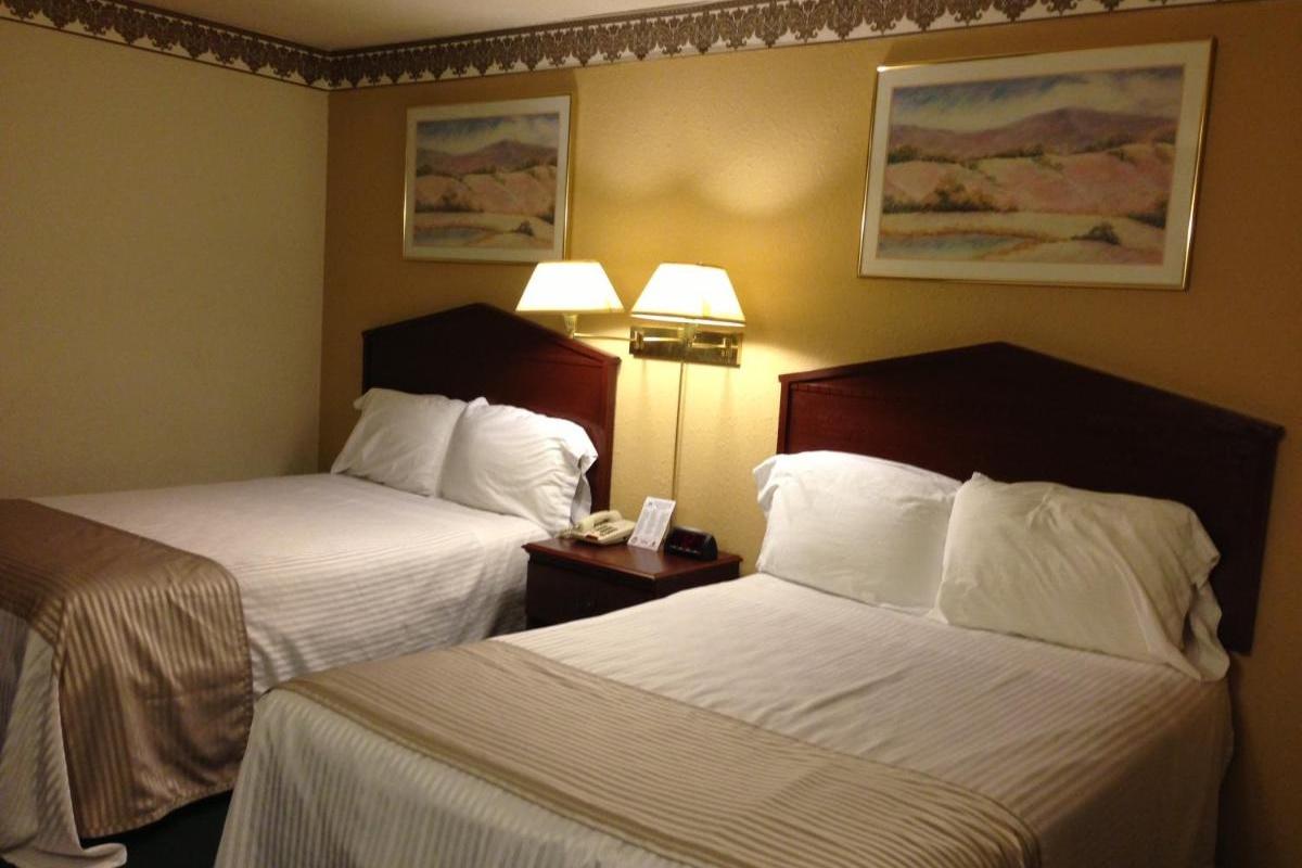 Americas Best Value Inn Macomb Екстер'єр фото