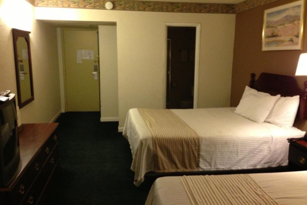 Americas Best Value Inn Macomb Екстер'єр фото