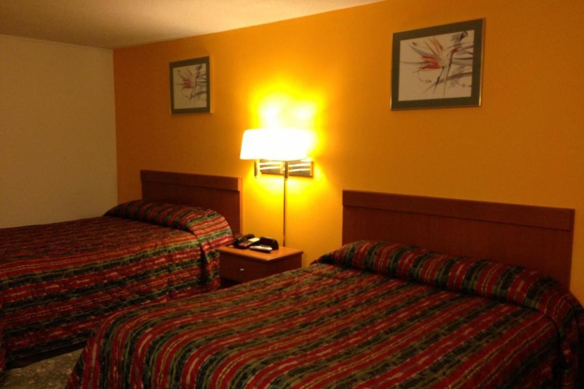 Americas Best Value Inn Macomb Екстер'єр фото