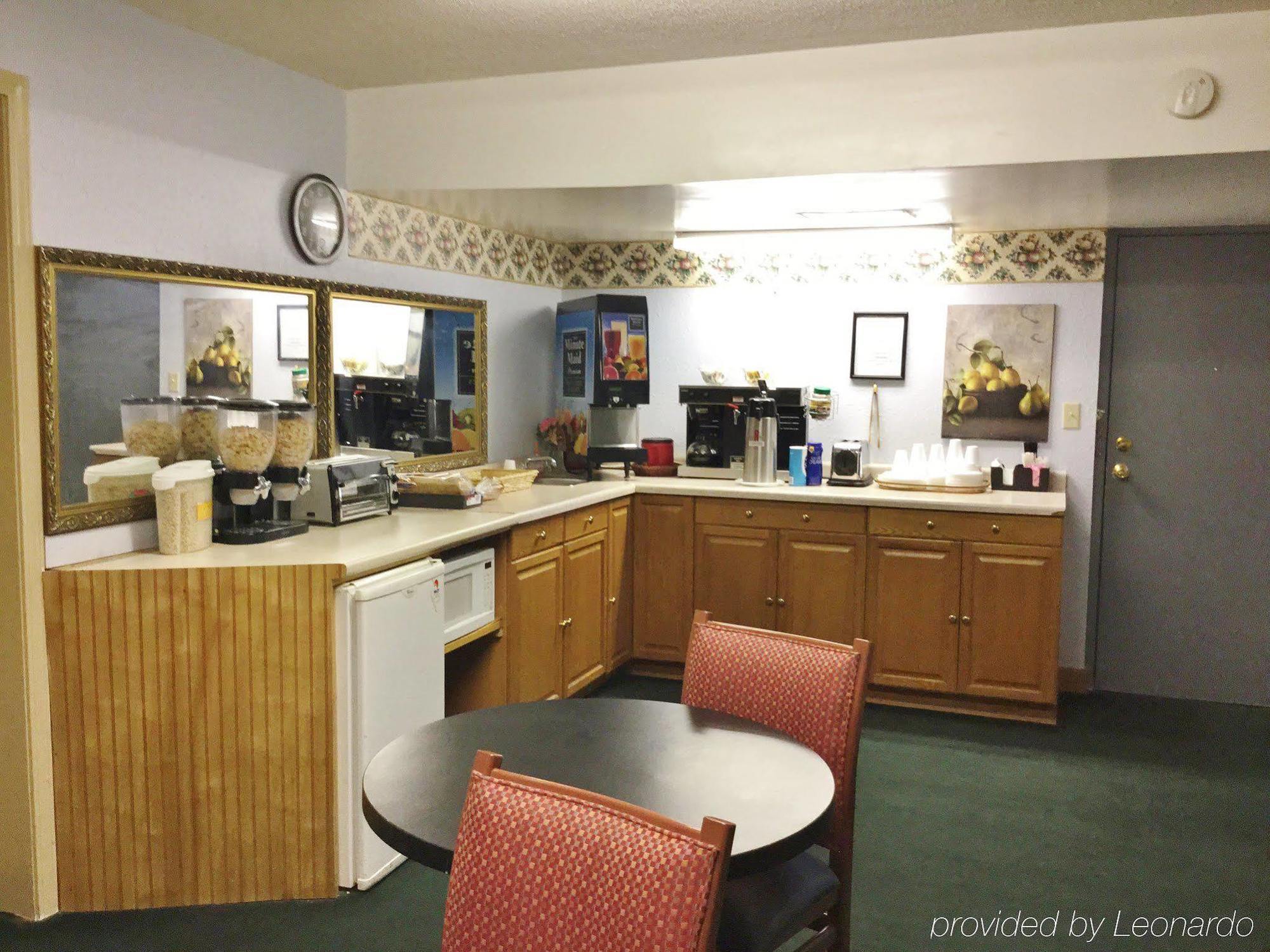 Americas Best Value Inn Macomb Екстер'єр фото