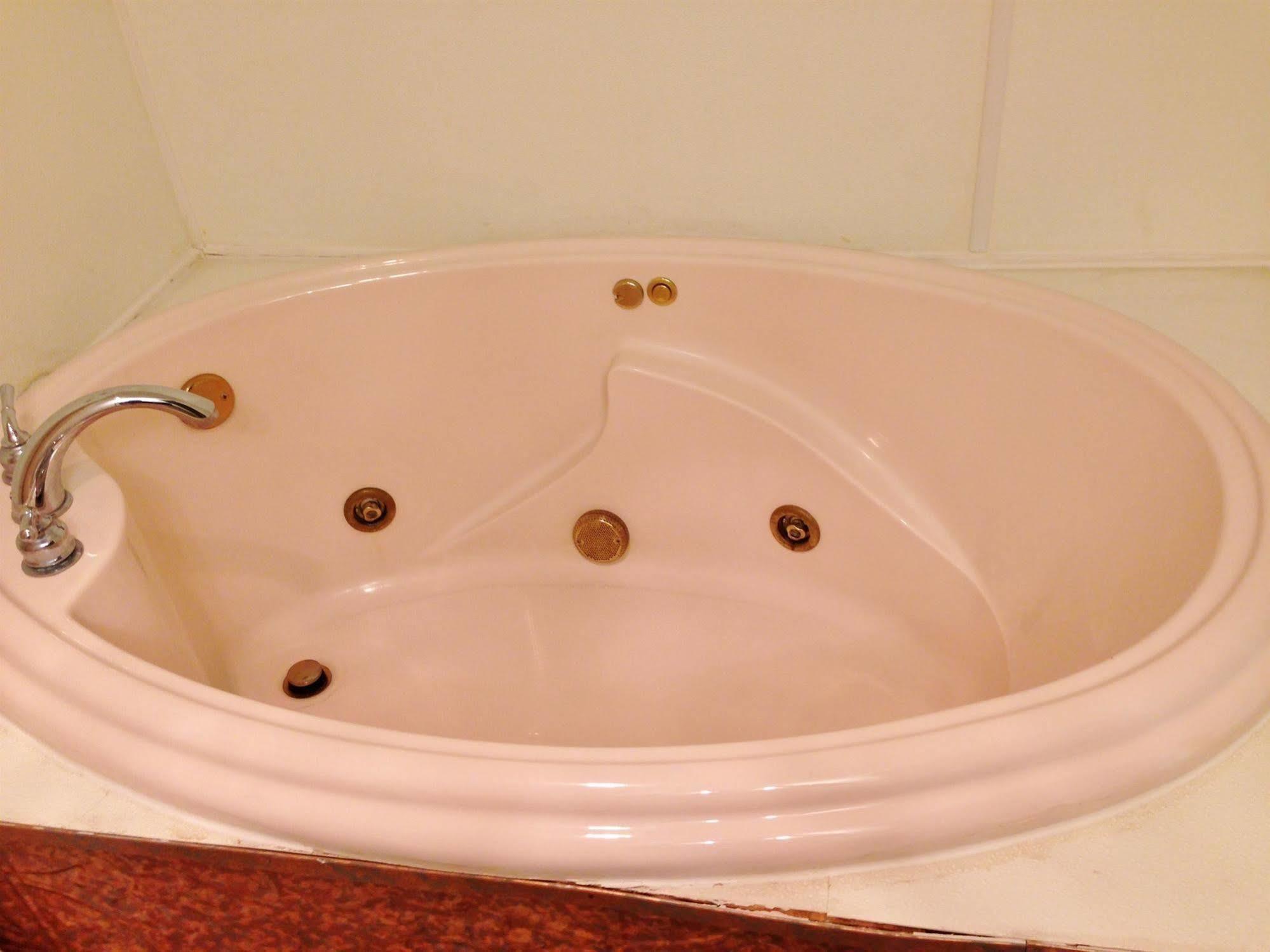 Americas Best Value Inn Macomb Екстер'єр фото