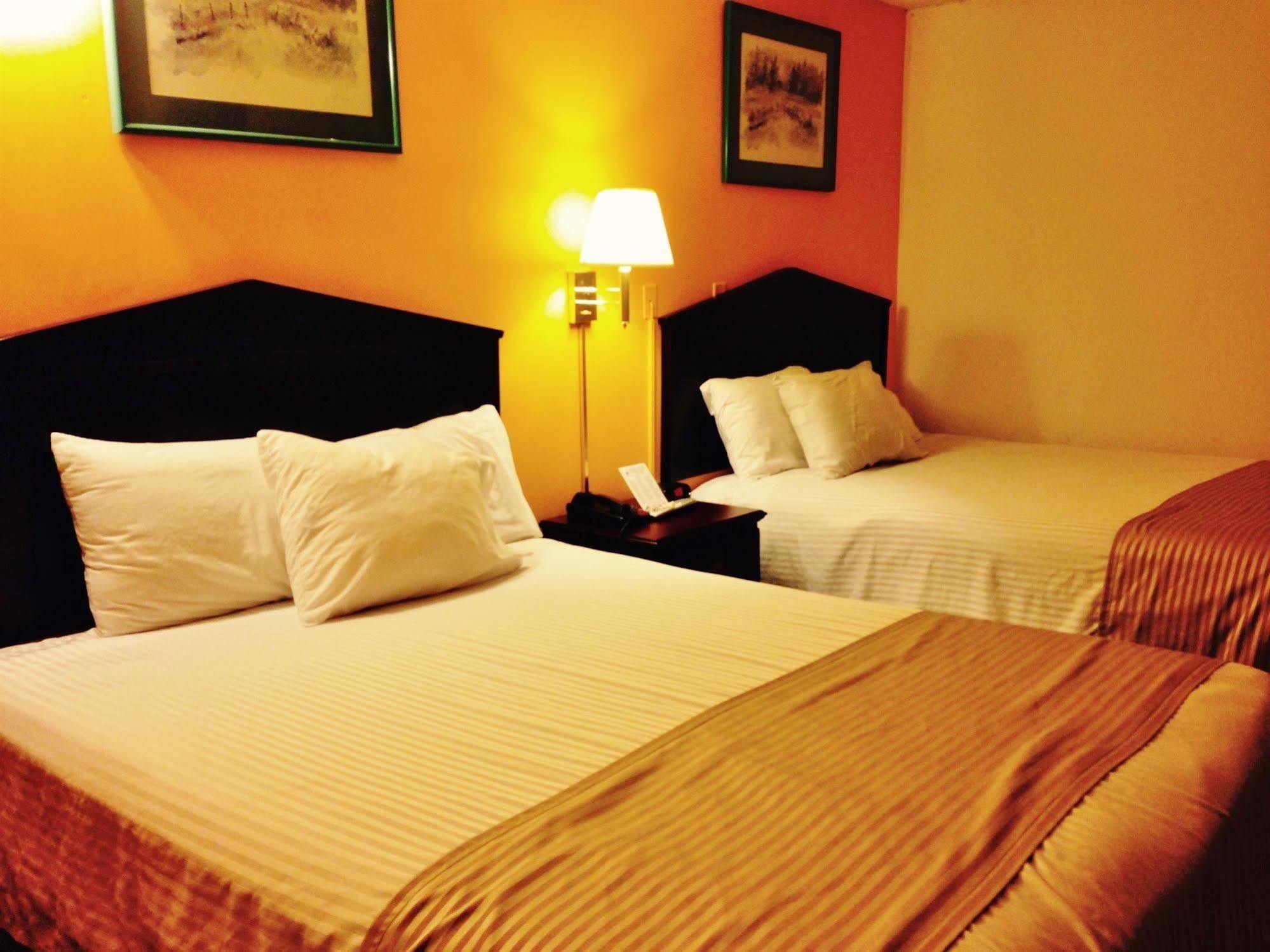 Americas Best Value Inn Macomb Екстер'єр фото