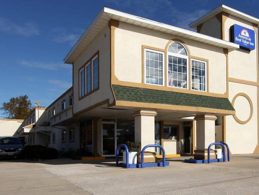 Americas Best Value Inn Macomb Екстер'єр фото
