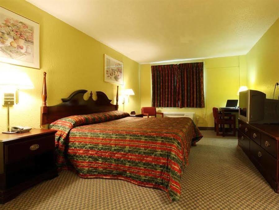 Americas Best Value Inn Macomb Екстер'єр фото