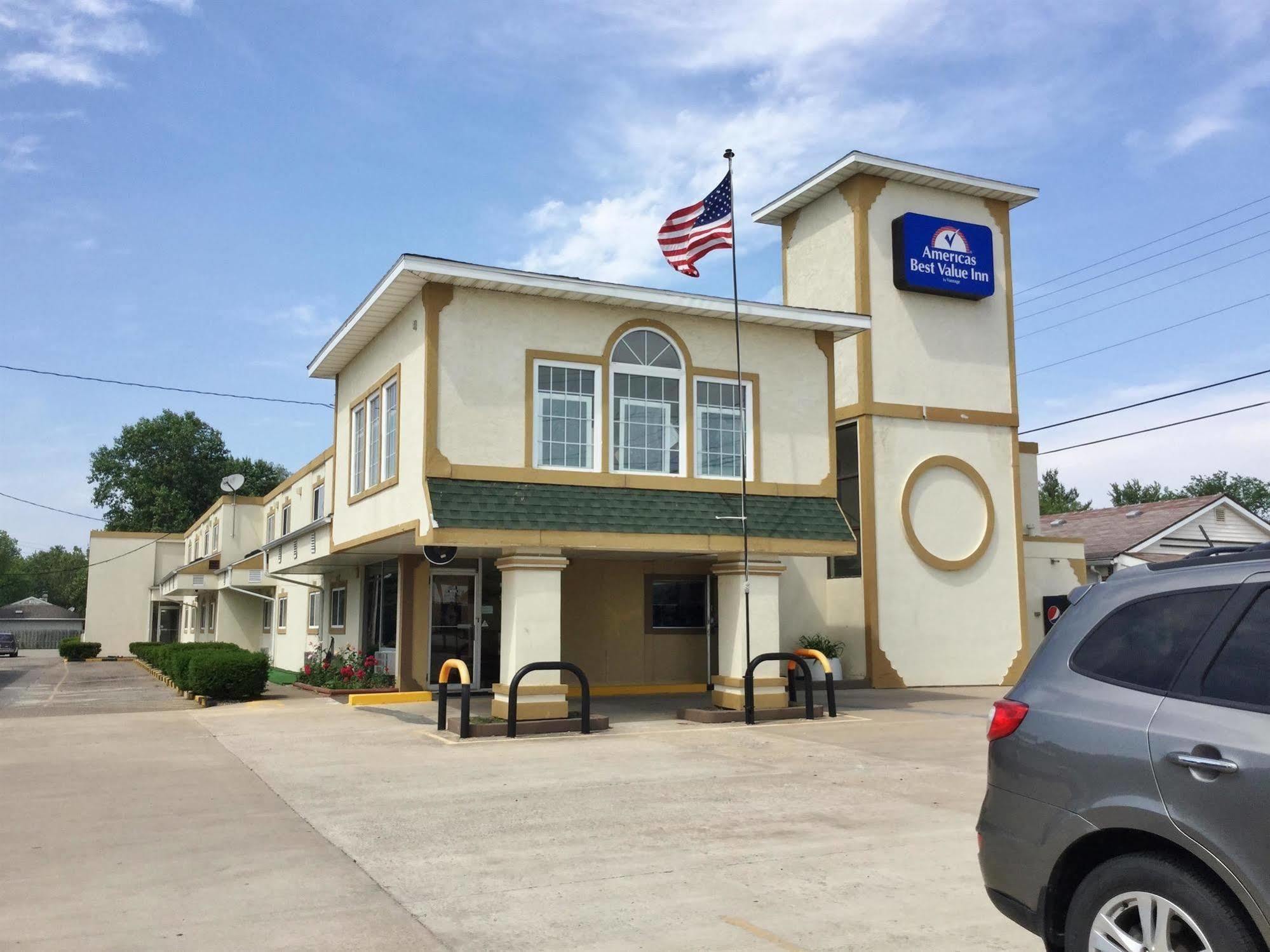 Americas Best Value Inn Macomb Екстер'єр фото